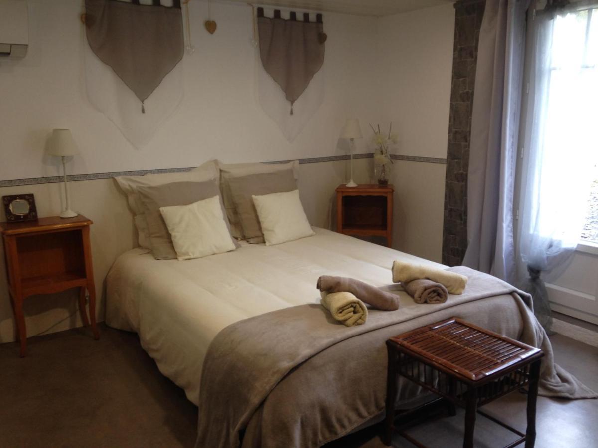 Chambre D'Hotes Hola Bed & Breakfast ลาวาล ภายนอก รูปภาพ